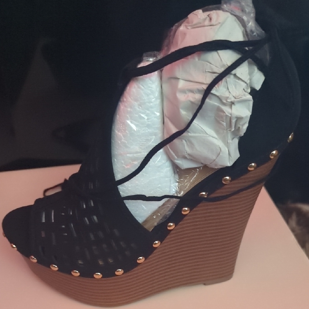 JustFab Black and Tan Wedge Sandals